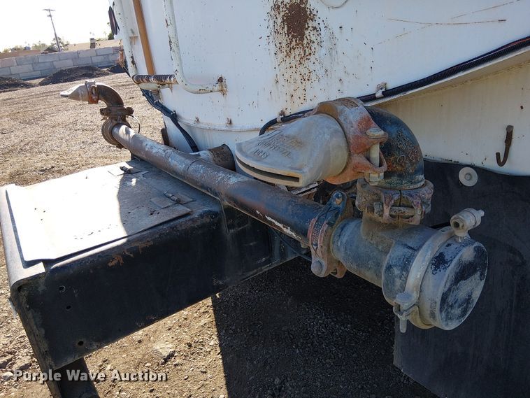 image for item EE5181 1999 Sterling L7501 water truck