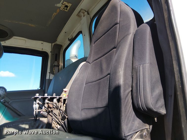 image for item EE5181 1999 Sterling L7501 water truck