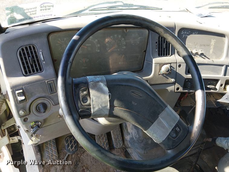 image for item EE5181 1999 Sterling L7501 water truck