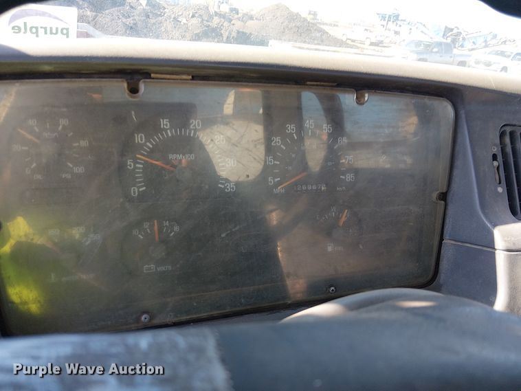 image for item EE5181 1999 Sterling L7501 water truck