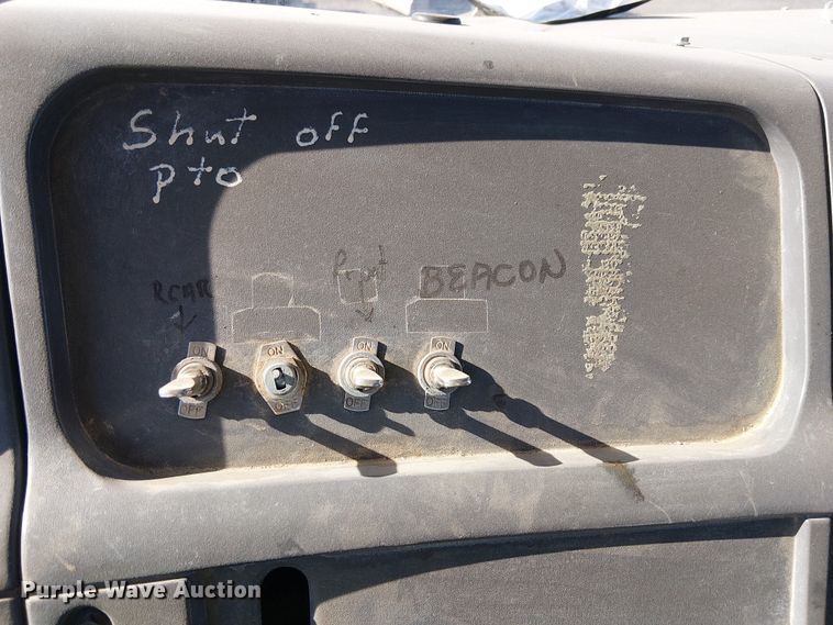 image for item EE5181 1999 Sterling L7501 water truck