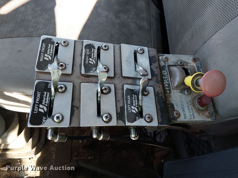 image for item EE5181 1999 Sterling L7501 water truck