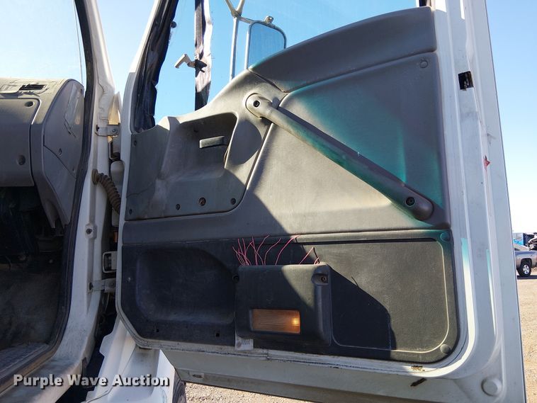 image for item EE5181 1999 Sterling L7501 water truck