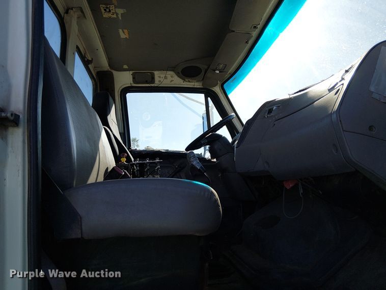 image for item EE5181 1999 Sterling L7501 water truck