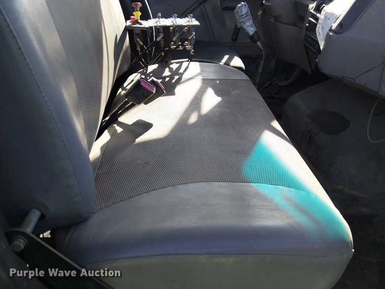 image for item EE5181 1999 Sterling L7501 water truck