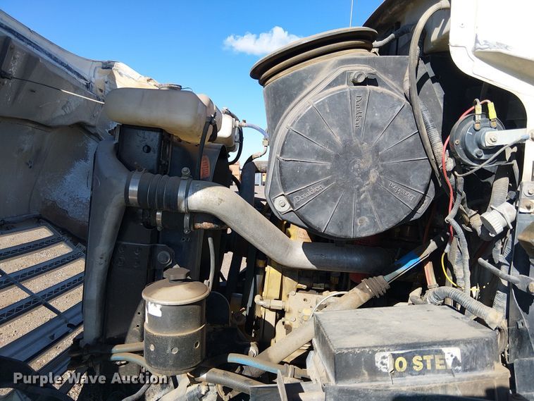 image for item EE5181 1999 Sterling L7501 water truck