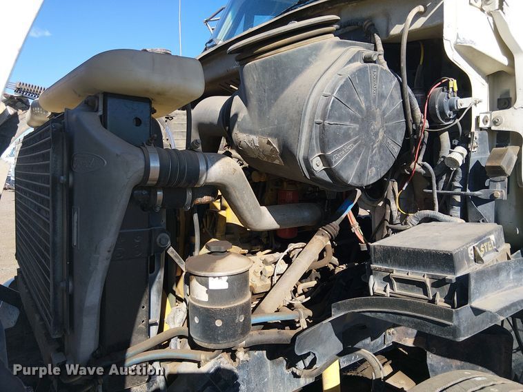 image for item EE5181 1999 Sterling L7501 water truck