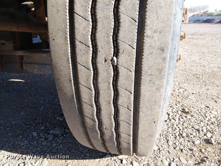 image for item EE5181 1999 Sterling L7501 water truck