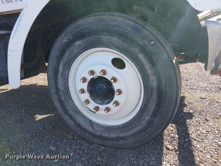 image for item EE5181 1999 Sterling L7501 water truck