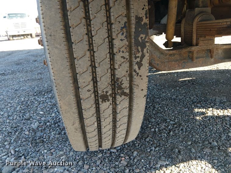 image for item EE5181 1999 Sterling L7501 water truck