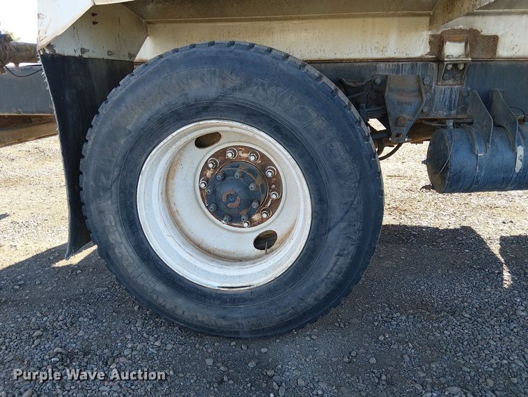 image for item EE5181 1999 Sterling L7501 water truck