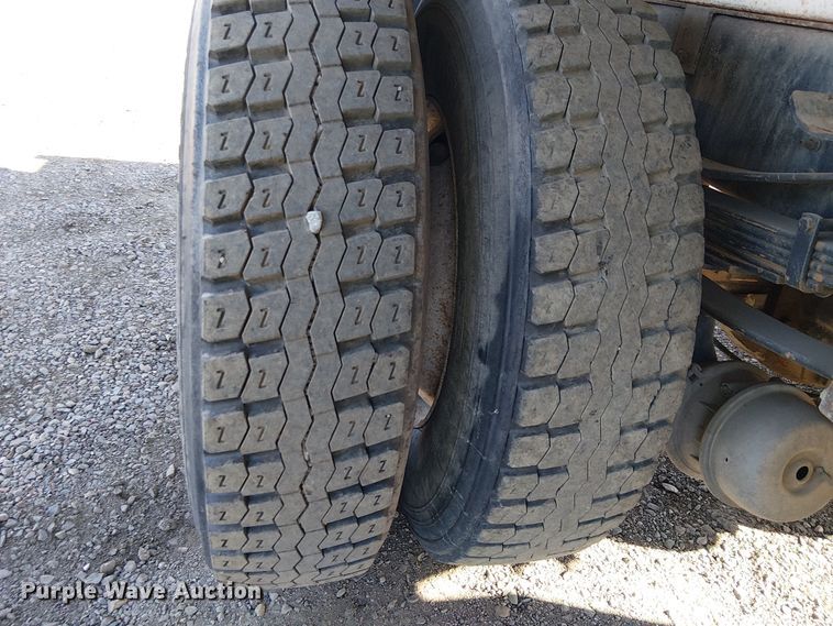 image for item EE5181 1999 Sterling L7501 water truck