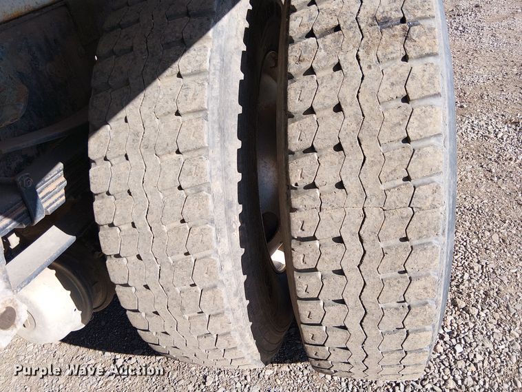 image for item EE5181 1999 Sterling L7501 water truck