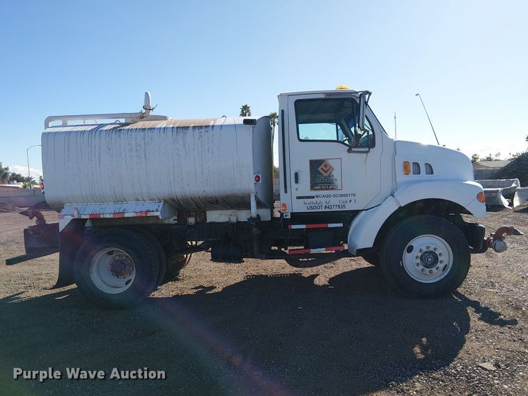 image for item EE5182 2000 Sterling L7500 water truck