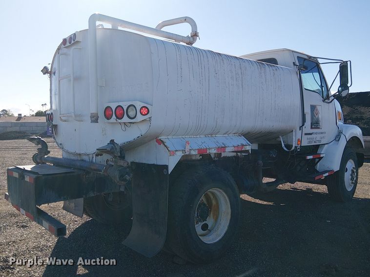 image for item EE5182 2000 Sterling L7500 water truck