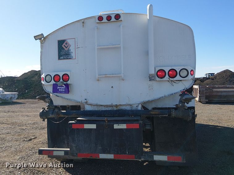 image for item EE5182 2000 Sterling L7500 water truck