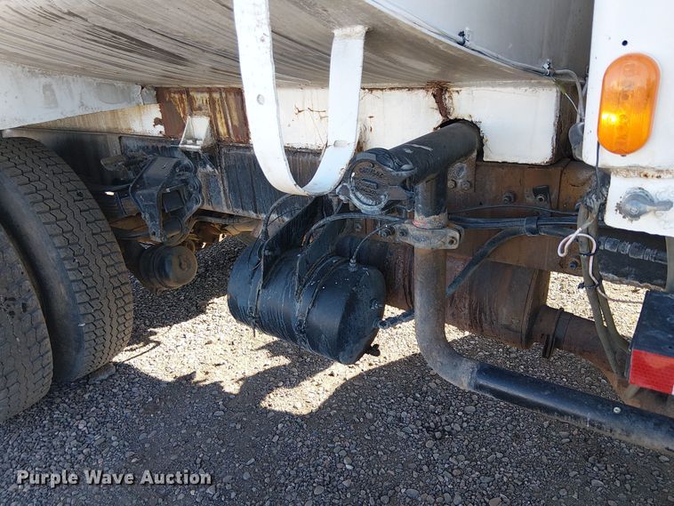 image for item EE5182 2000 Sterling L7500 water truck