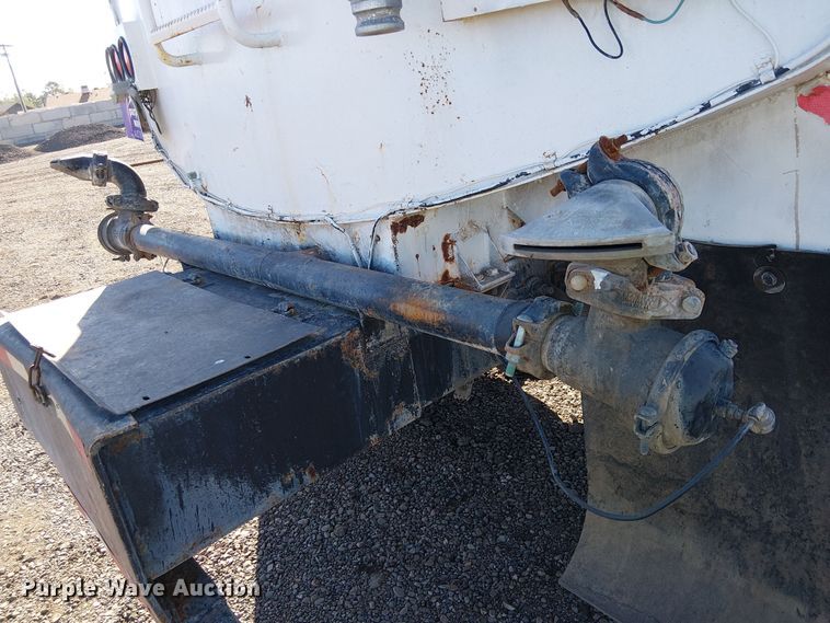 image for item EE5182 2000 Sterling L7500 water truck