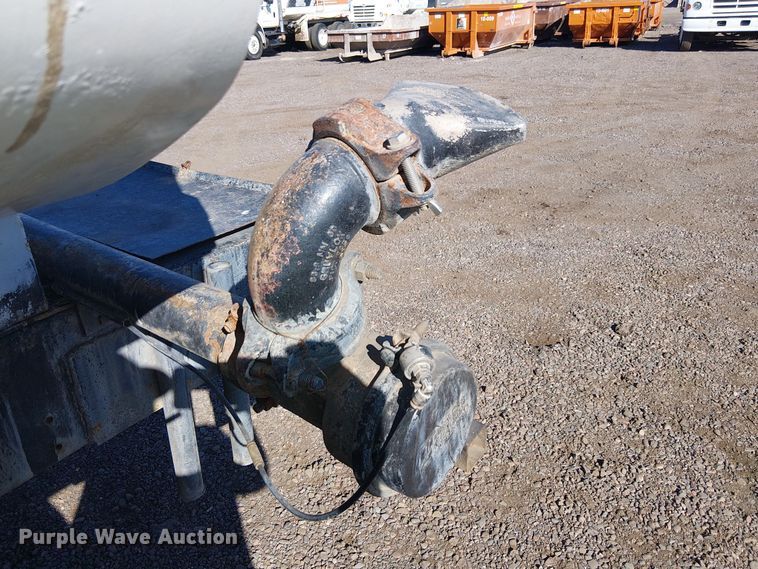 image for item EE5182 2000 Sterling L7500 water truck