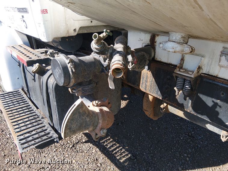 image for item EE5182 2000 Sterling L7500 water truck