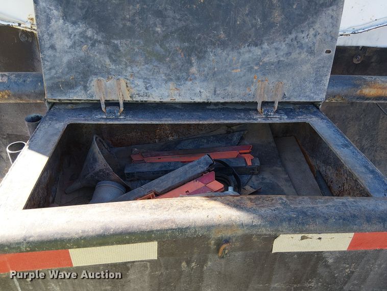 image for item EE5182 2000 Sterling L7500 water truck