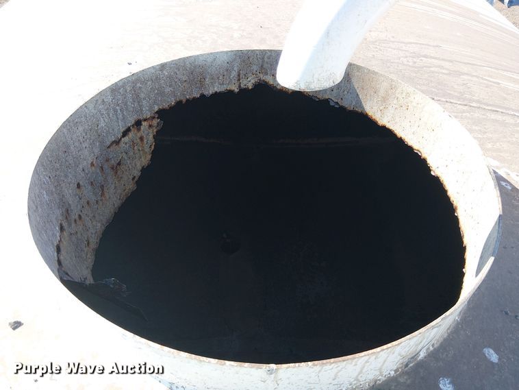 image for item EE5182 2000 Sterling L7500 water truck