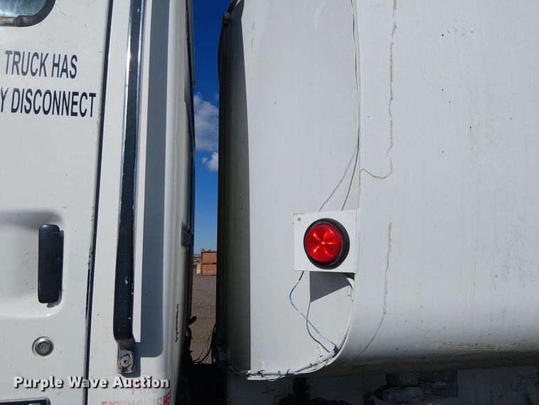 image for item EE5182 2000 Sterling L7500 water truck