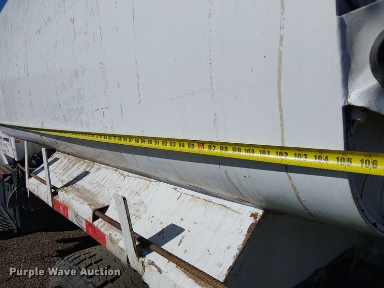 image for item EE5182 2000 Sterling L7500 water truck