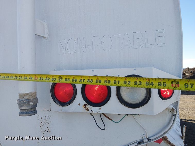 image for item EE5182 2000 Sterling L7500 water truck