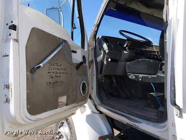 image for item EE5182 2000 Sterling L7500 water truck