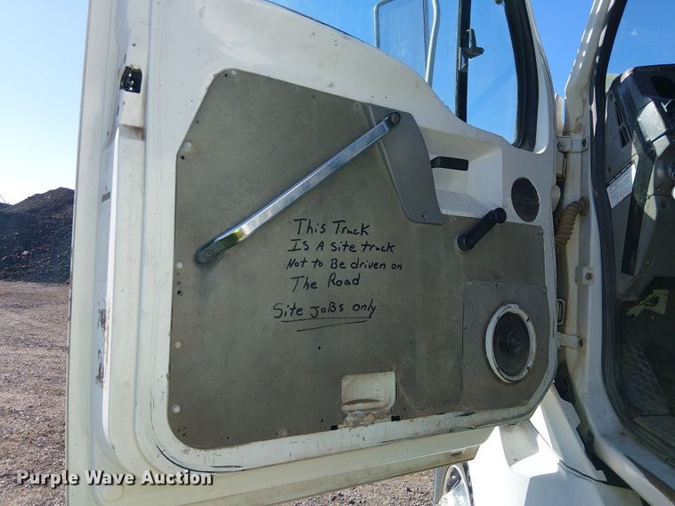 image for item EE5182 2000 Sterling L7500 water truck