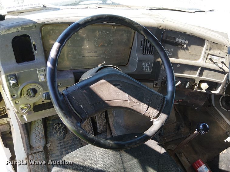 image for item EE5182 2000 Sterling L7500 water truck