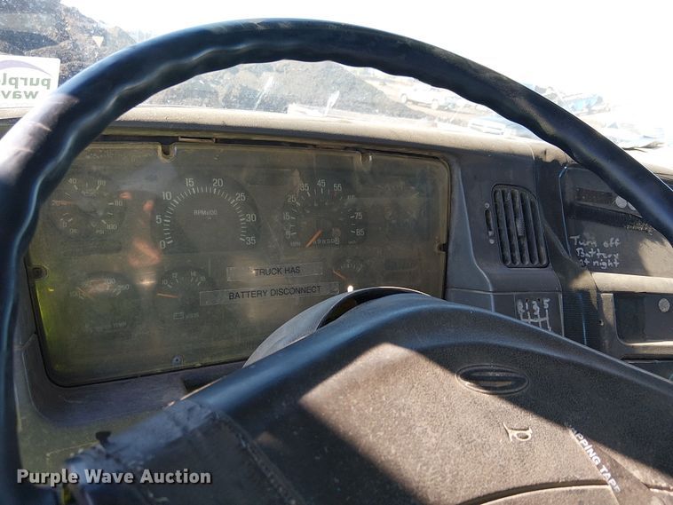 image for item EE5182 2000 Sterling L7500 water truck