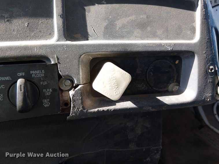 image for item EE5182 2000 Sterling L7500 water truck