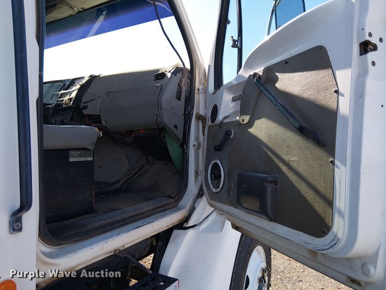 image for item EE5182 2000 Sterling L7500 water truck