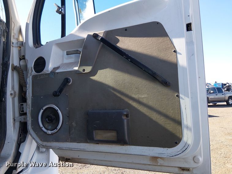 image for item EE5182 2000 Sterling L7500 water truck