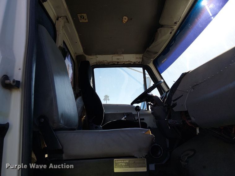 image for item EE5182 2000 Sterling L7500 water truck