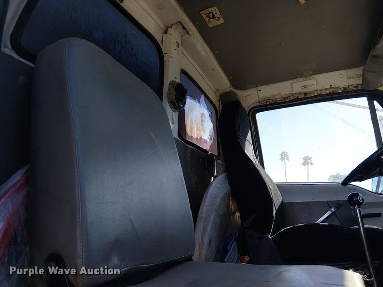 image for item EE5182 2000 Sterling L7500 water truck