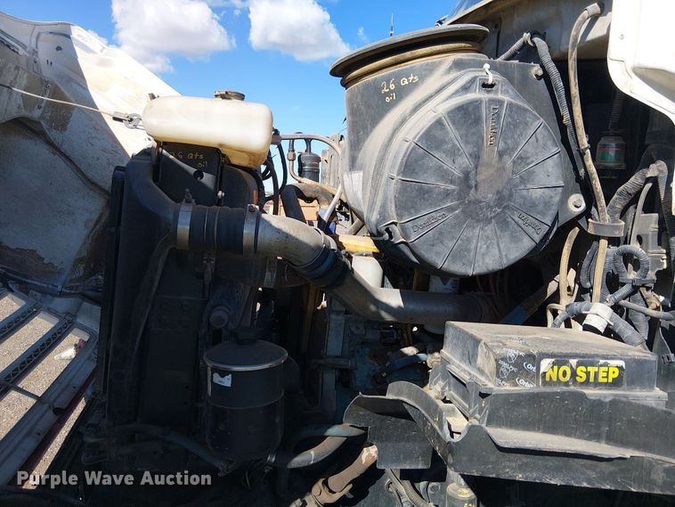 image for item EE5182 2000 Sterling L7500 water truck