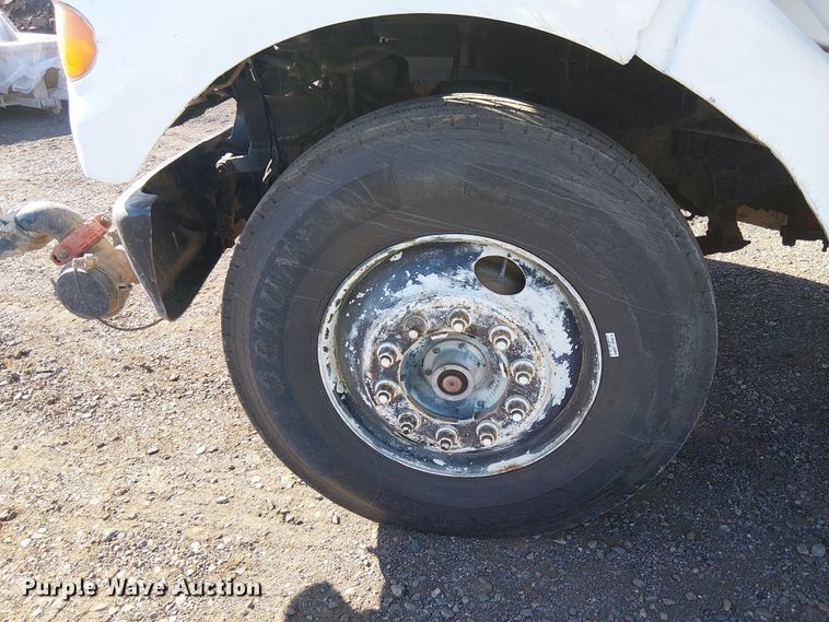 image for item EE5182 2000 Sterling L7500 water truck