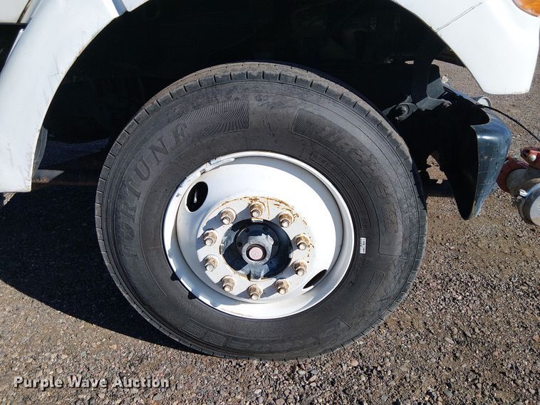 image for item EE5182 2000 Sterling L7500 water truck