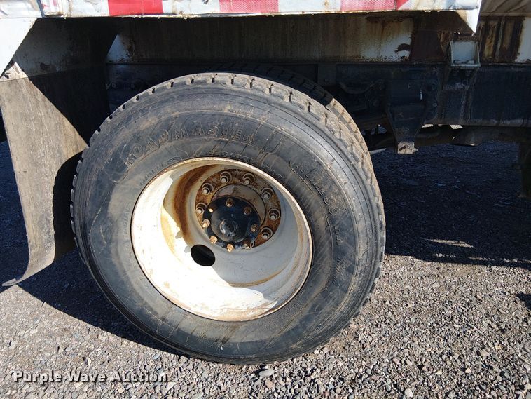 image for item EE5182 2000 Sterling L7500 water truck