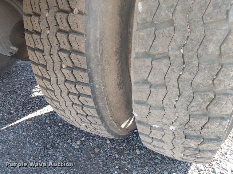 image for item EE5182 2000 Sterling L7500 water truck