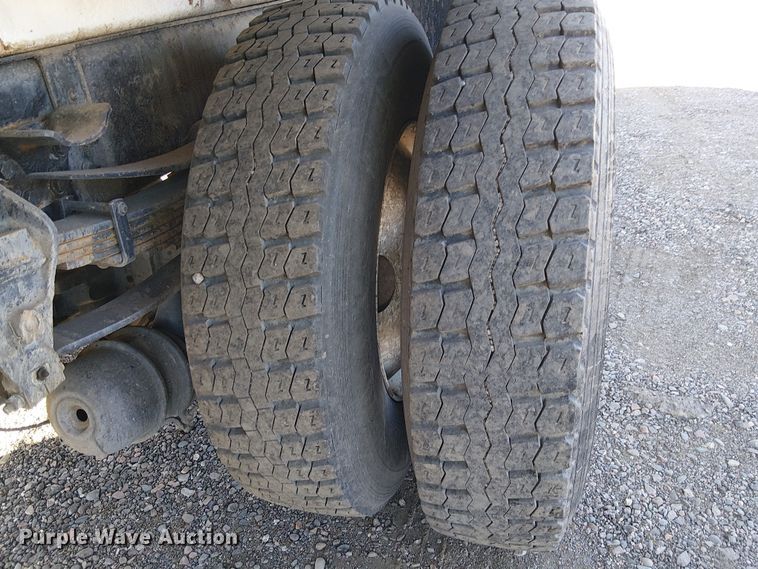 image for item EE5182 2000 Sterling L7500 water truck