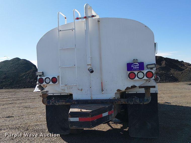 image for item EE5183 2005 Sterling L8500 water truck