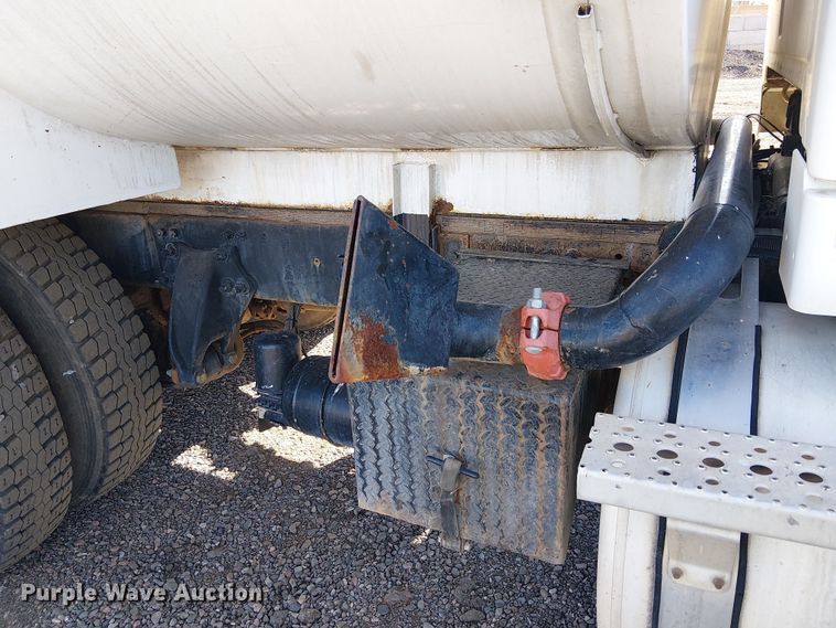 image for item EE5183 2005 Sterling L8500 water truck