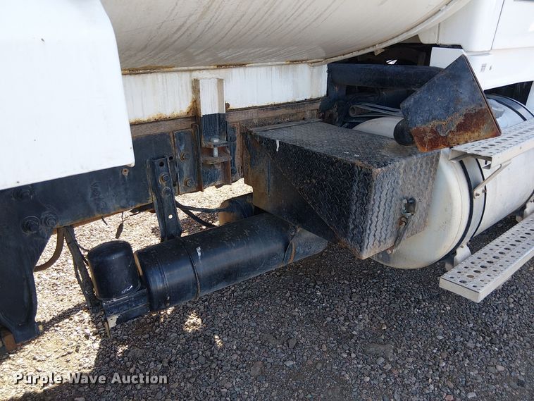 image for item EE5183 2005 Sterling L8500 water truck