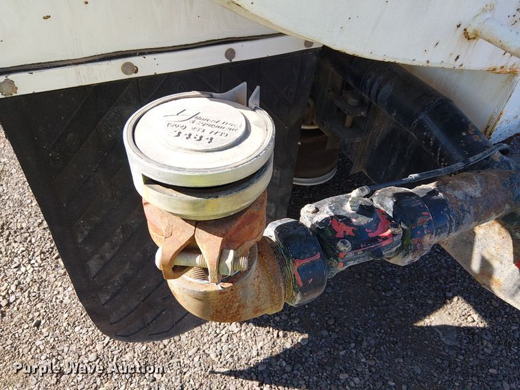 image for item EE5183 2005 Sterling L8500 water truck