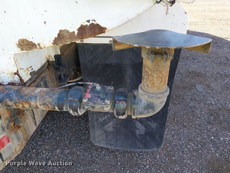 image for item EE5183 2005 Sterling L8500 water truck