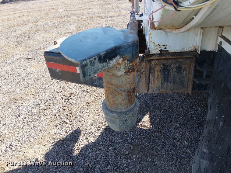 image for item EE5183 2005 Sterling L8500 water truck